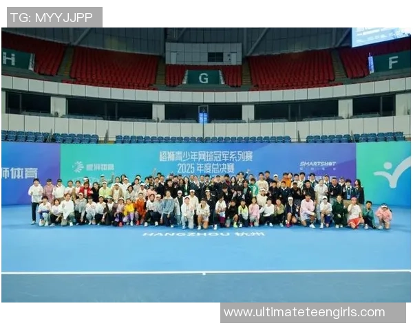 杭州网球队在欧锦赛中的团队协作展现出色表现引发关注与赞誉 杭州网球队在欧锦赛中的团队协作展现出色表现引发关注与赞誉