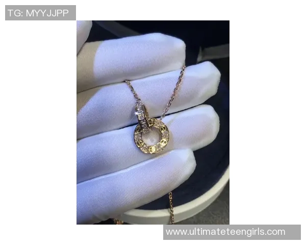 足球明星佩戴的奢华项链盘点及其背后的故事与意义