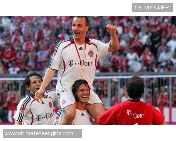 足球明星后腰精彩瞬间集锦与高清图片分享