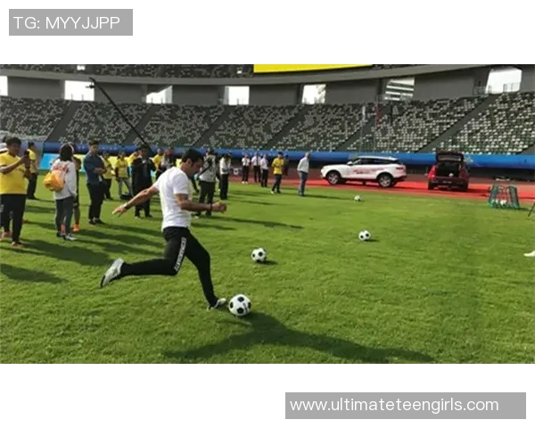 足球明星的女助理如何在聚光灯下平衡工作与生活的挑战与机遇