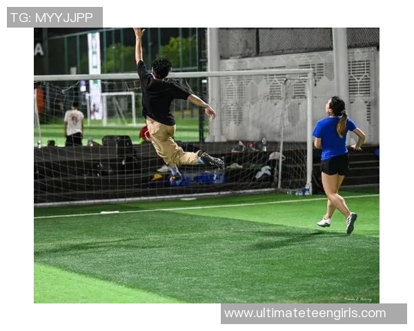 极限运动嘉年华点评：重庆飞盘队的灵活性表现